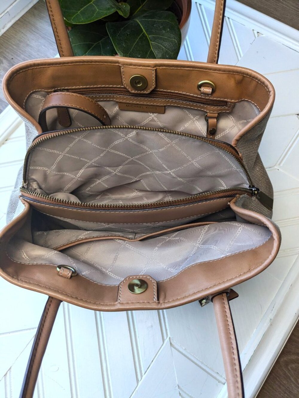 MICHAEL KORS Mercer Gallery Medium Canvas Satchel - Picture 10 of 13